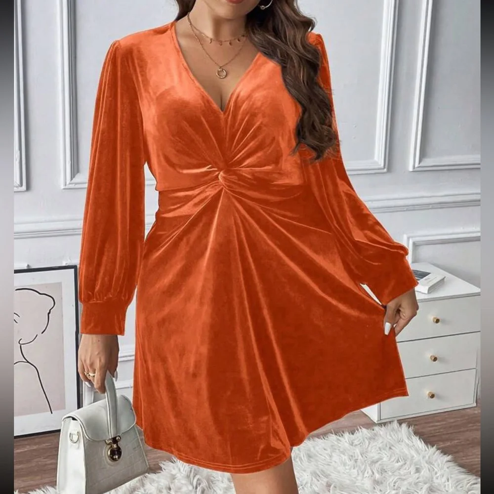 Luxe plus size twist front velvet dress - Picture 11 of 15